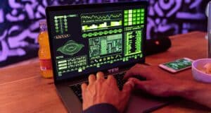 Cybersecurity, Programmieren, Code, Laptop