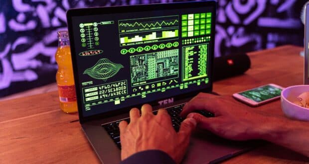 Cybersecurity, Programmieren, Code, Laptop