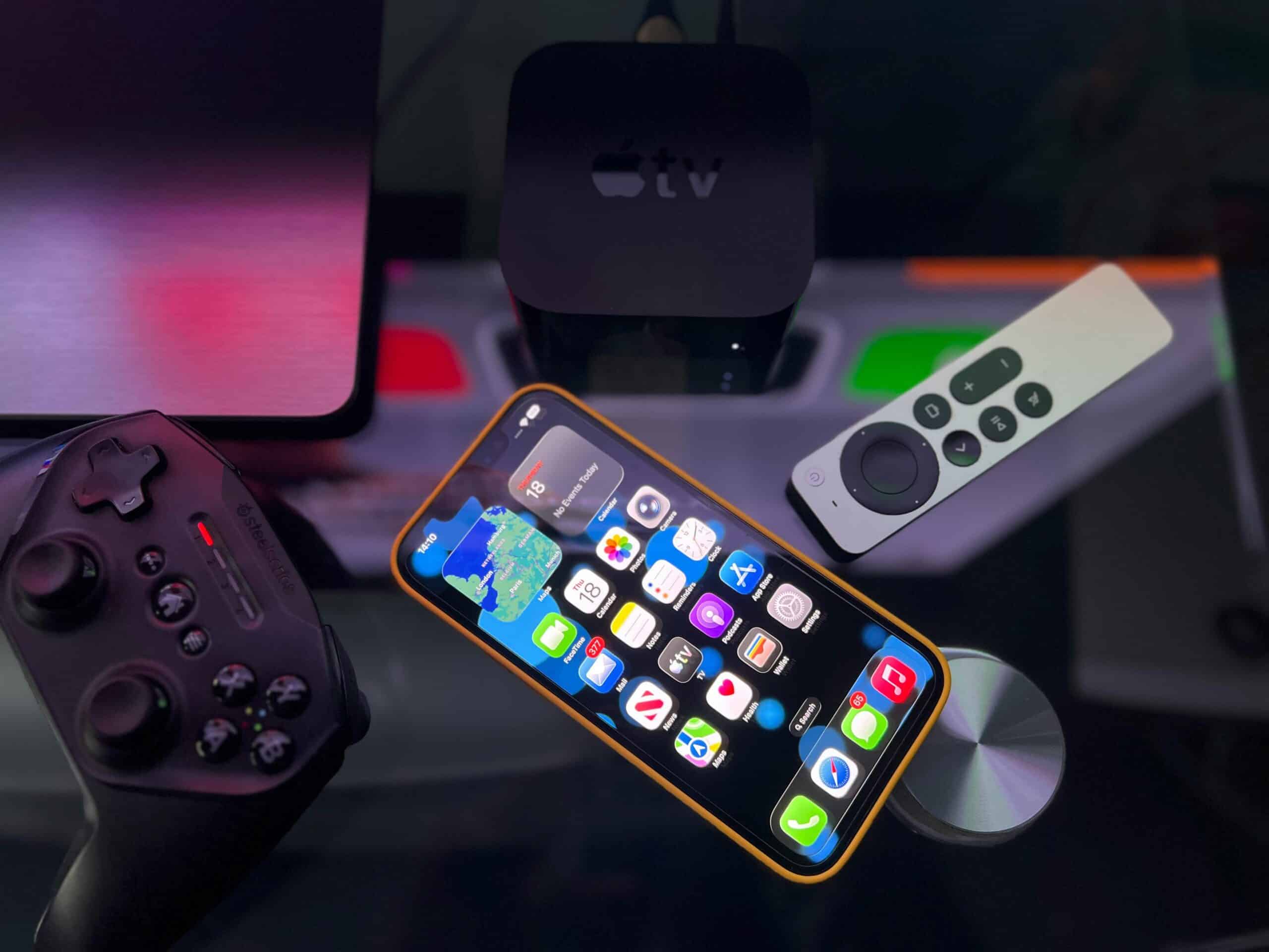 iPhone, Apple TV und Controller auf Glastisch